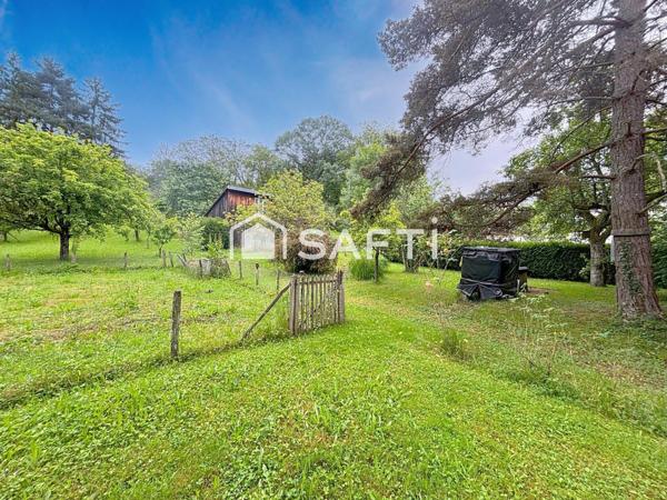 PROPRIETE TRADITIONNELLE édifiée sur vaste terrain