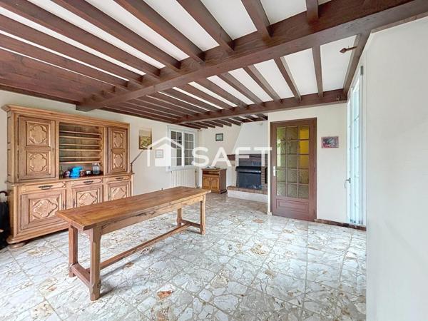 PROPRIETE TRADITIONNELLE édifiée sur vaste terrain