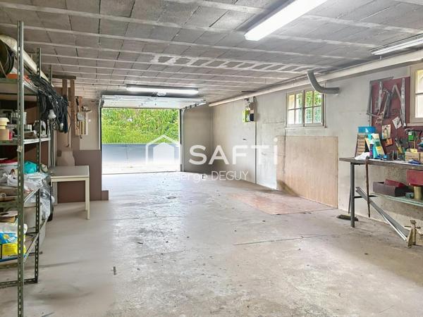 PROPRIETE TRADITIONNELLE édifiée sur vaste terrain