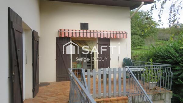 PROPRIETE TRADITIONNELLE édifiée sur vaste terrain