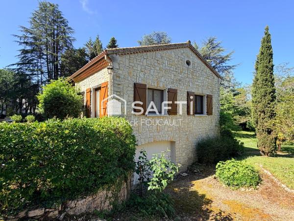 Ensemble immobilier de 3 Maisons sur terrain boisé