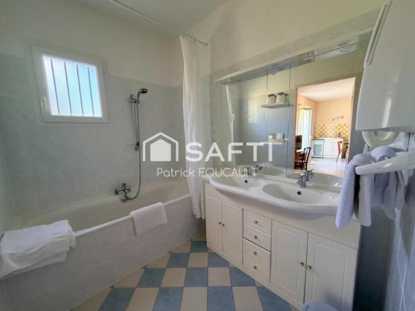 Ensemble immobilier de 3 Maisons sur terrain boisé