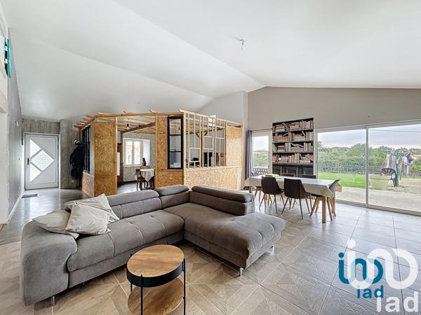 Maison à vendre 6 pièces 153 m² Saint-Maixent-de-Beugné