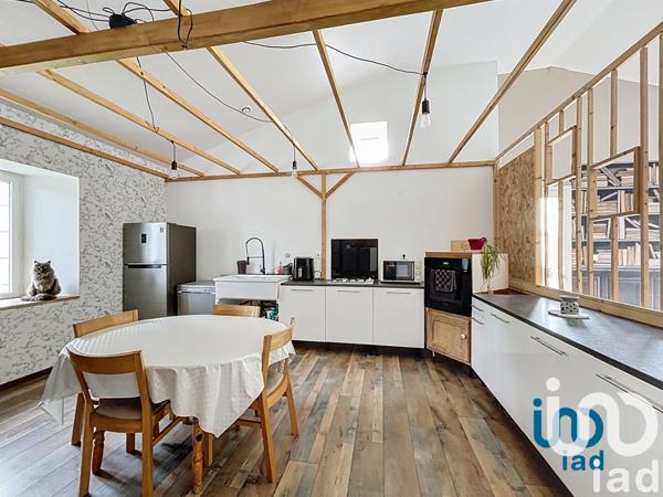 Maison à vendre 6 pièces 153 m² Saint-Maixent-de-Beugné