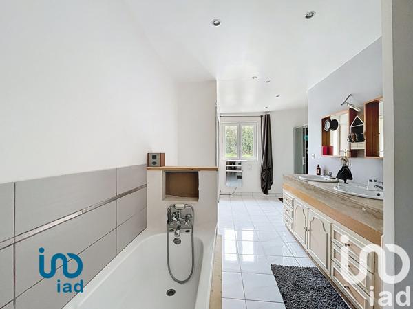 Maison à vendre 6 pièces 153 m² Saint-Maixent-de-Beugné