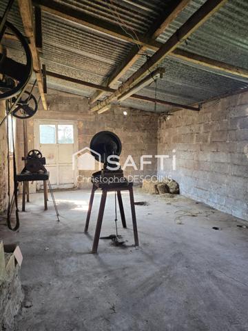 MAISON À RÉNOVER AVEC GRAND TERRAIN – JAVRON-LES-CHAPELLES