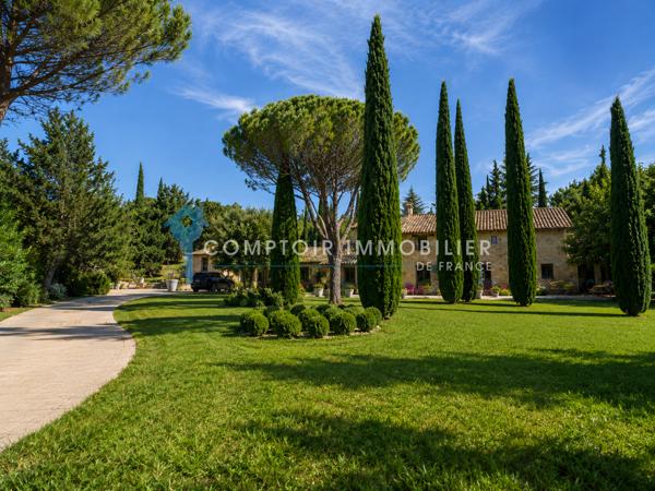 Propriete
                                                                                                                                                                                                                                                                                                                        14 pièce(s)                                                                                                                                                                                                          8 chambre(s)                                                                                                                                                                                                          495  m²