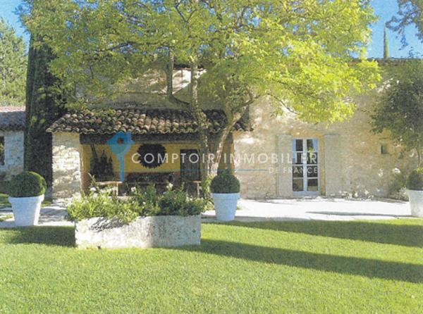 Propriete
                                                                                                                                                                                                                                                                                                                        14 pièce(s)                                                                                                                                                                                                          8 chambre(s)                                                                                                                                                                                                          495  m²