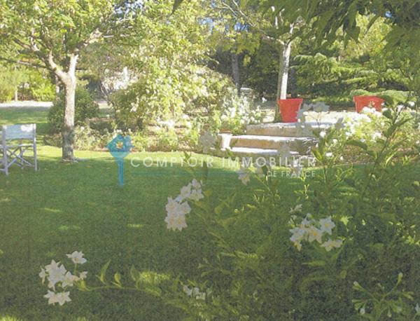 Propriete
                                                                                                                                                                                                                                                                                                                        14 pièce(s)                                                                                                                                                                                                          8 chambre(s)                                                                                                                                                                                                          495  m²