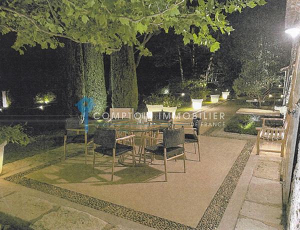 Propriete
                                                                                                                                                                                                                                                                                                                        14 pièce(s)                                                                                                                                                                                                          8 chambre(s)                                                                                                                                                                                                          495  m²
