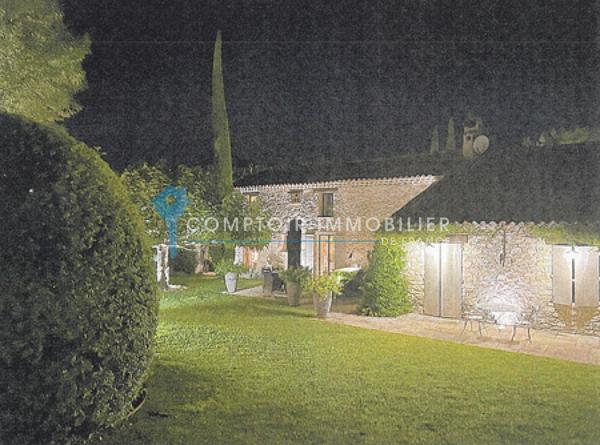 Propriete
                                                                                                                                                                                                                                                                                                                        14 pièce(s)                                                                                                                                                                                                          8 chambre(s)                                                                                                                                                                                                          495  m²