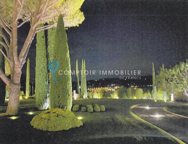 Propriete
                                                                                                                                                                                                                                                                                                                        14 pièce(s)                                                                                                                                                                                                          8 chambre(s)                                                                                                                                                                                                          495  m²
