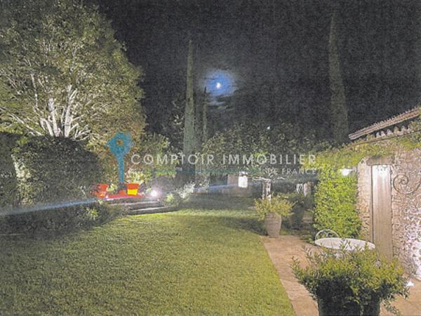 Propriete
                                                                                                                                                                                                                                                                                                                        14 pièce(s)                                                                                                                                                                                                          8 chambre(s)                                                                                                                                                                                                          495  m²