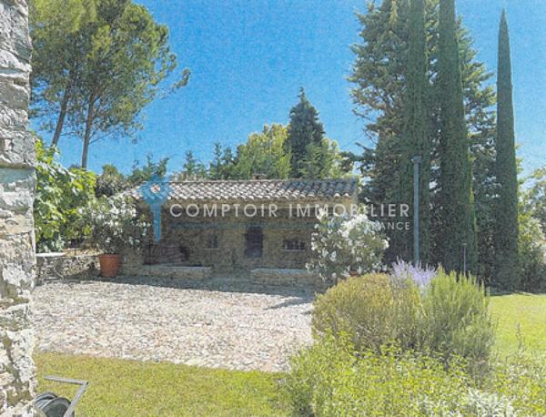 Propriete
                                                                                                                                                                                                                                                                                                                        14 pièce(s)                                                                                                                                                                                                          8 chambre(s)                                                                                                                                                                                                          495  m²