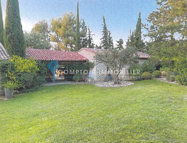 Propriete
                                                                                                                                                                                                                                                                                                                        14 pièce(s)                                                                                                                                                                                                          8 chambre(s)                                                                                                                                                                                                          495  m²