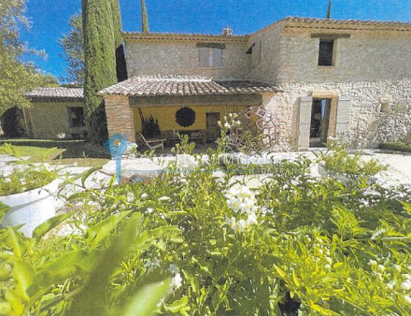 Propriete
                                                                                                                                                                                                                                                                                                                        14 pièce(s)                                                                                                                                                                                                          8 chambre(s)                                                                                                                                                                                                          495  m²