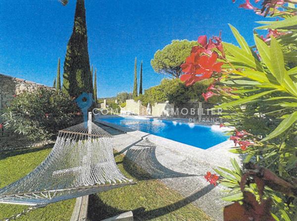 Propriete
                                                                                                                                                                                                                                                                                                                        14 pièce(s)                                                                                                                                                                                                          8 chambre(s)                                                                                                                                                                                                          495  m²