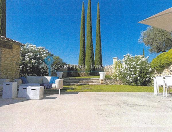 Propriete
                                                                                                                                                                                                                                                                                                                        14 pièce(s)                                                                                                                                                                                                          8 chambre(s)                                                                                                                                                                                                          495  m²