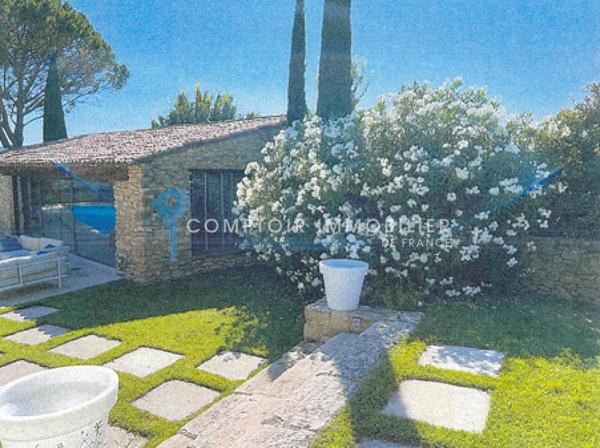 Propriete
                                                                                                                                                                                                                                                                                                                        14 pièce(s)                                                                                                                                                                                                          8 chambre(s)                                                                                                                                                                                                          495  m²