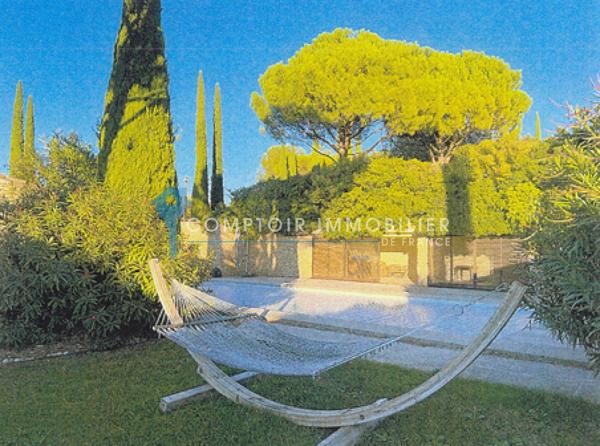 Propriete
                                                                                                                                                                                                                                                                                                                        14 pièce(s)                                                                                                                                                                                                          8 chambre(s)                                                                                                                                                                                                          495  m²