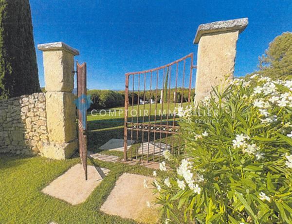 Propriete
                                                                                                                                                                                                                                                                                                                        14 pièce(s)                                                                                                                                                                                                          8 chambre(s)                                                                                                                                                                                                          495  m²