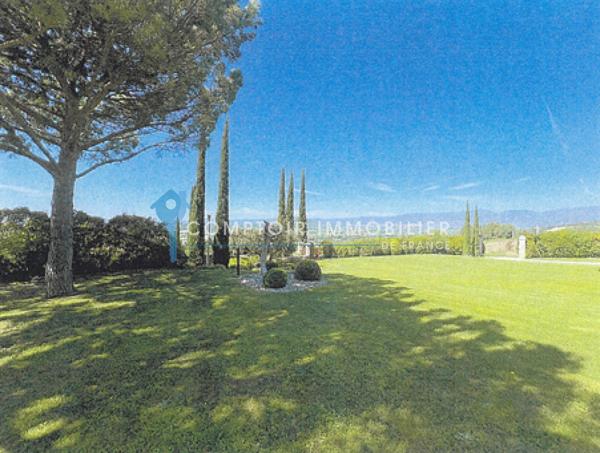 Propriete
                                                                                                                                                                                                                                                                                                                        14 pièce(s)                                                                                                                                                                                                          8 chambre(s)                                                                                                                                                                                                          495  m²