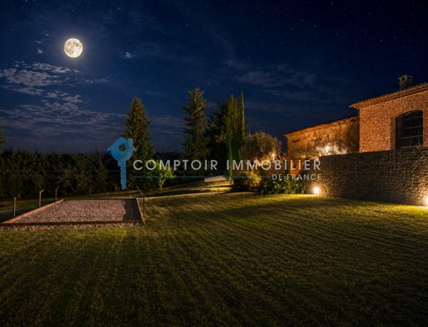 Propriete
                                                                                                                                                                                                                                                                                                                        14 pièce(s)                                                                                                                                                                                                          8 chambre(s)                                                                                                                                                                                                          495  m²