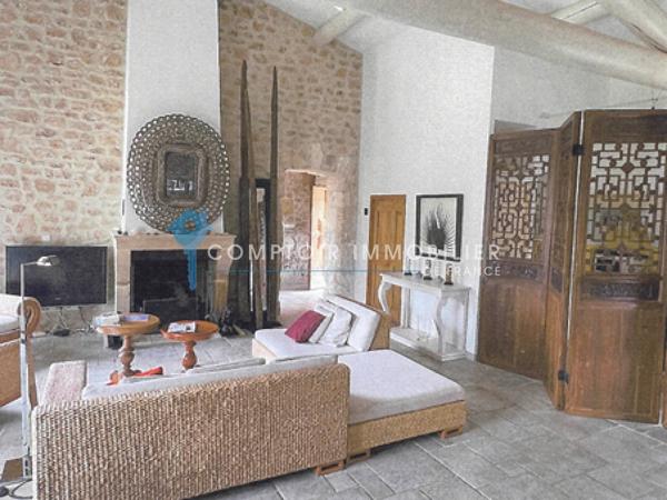 Propriete
                                                                                                                                                                                                                                                                                                                        14 pièce(s)                                                                                                                                                                                                          8 chambre(s)                                                                                                                                                                                                          495  m²