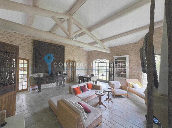 Propriete
                                                                                                                                                                                                                                                                                                                        14 pièce(s)                                                                                                                                                                                                          8 chambre(s)                                                                                                                                                                                                          495  m²