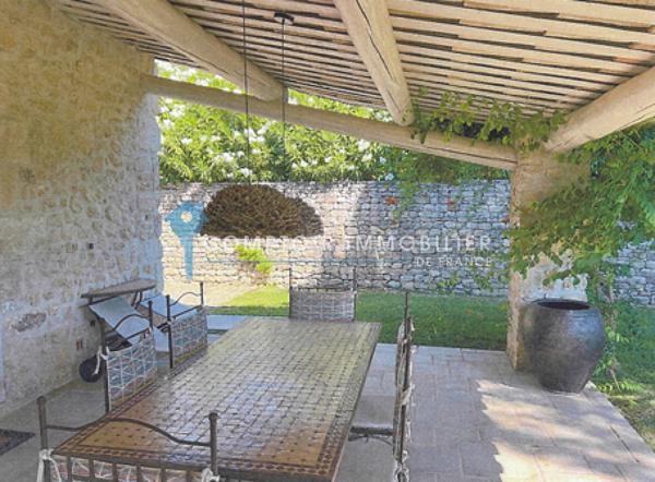 Propriete
                                                                                                                                                                                                                                                                                                                        14 pièce(s)                                                                                                                                                                                                          8 chambre(s)                                                                                                                                                                                                          495  m²