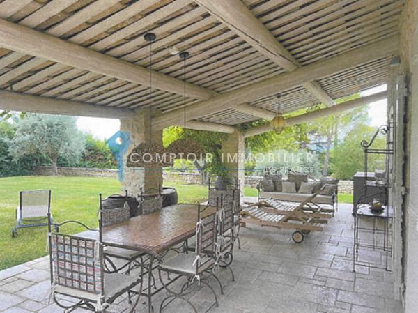 Propriete
                                                                                                                                                                                                                                                                                                                        14 pièce(s)                                                                                                                                                                                                          8 chambre(s)                                                                                                                                                                                                          495  m²