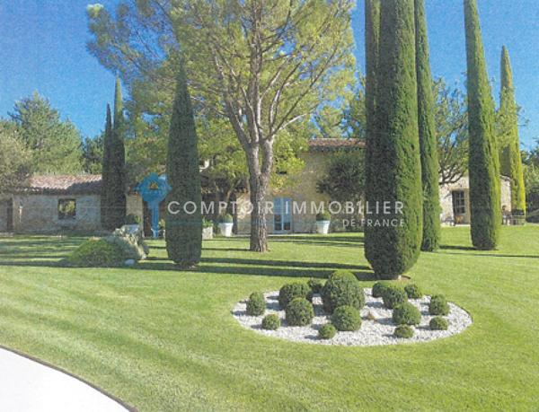 Propriete
                                                                                                                                                                                                                                                                                                                        14 pièce(s)                                                                                                                                                                                                          8 chambre(s)                                                                                                                                                                                                          495  m²