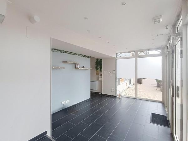 IMMEUBLE AVEC LOCAL  ET APPARTEMENT