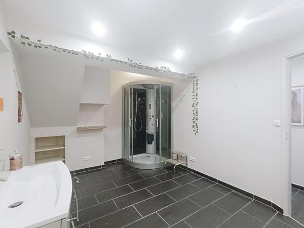 IMMEUBLE AVEC LOCAL  ET APPARTEMENT