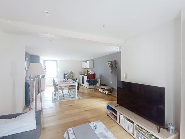 IMMEUBLE AVEC LOCAL  ET APPARTEMENT