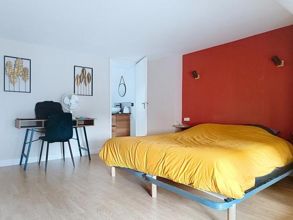 IMMEUBLE AVEC LOCAL  ET APPARTEMENT