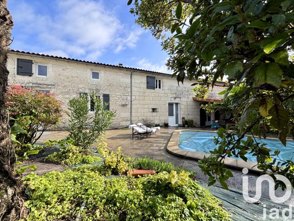 Maison à vendre 9 pièces 247 m² Saintes