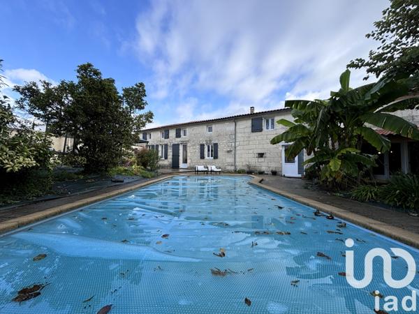 Maison à vendre 9 pièces 247 m² Saintes
