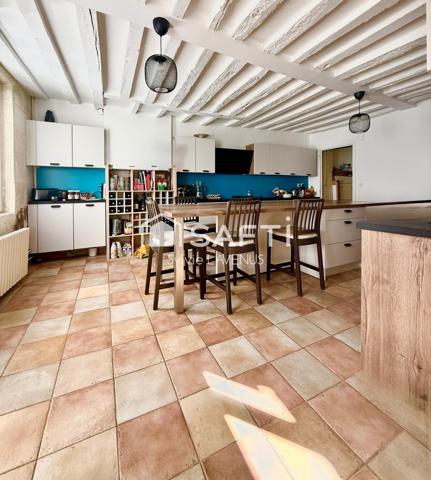 A SOISSONS 02, MAISON DE VILLE DE 179 M2 AVEC 4 CHAMBRES, PARKING ET CAVE SUR TERRAIN DE 151 M2.