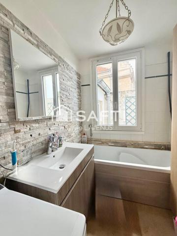 A SOISSONS 02, MAISON DE VILLE DE 179 M2 AVEC 4 CHAMBRES, PARKING ET CAVE SUR TERRAIN DE 151 M2.