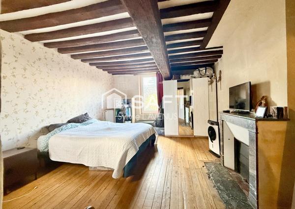 A SOISSONS 02, MAISON DE VILLE DE 179 M2 AVEC 4 CHAMBRES, PARKING ET CAVE SUR TERRAIN DE 151 M2.