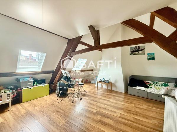 A SOISSONS 02, MAISON DE VILLE DE 179 M2 AVEC 4 CHAMBRES, PARKING ET CAVE SUR TERRAIN DE 151 M2.