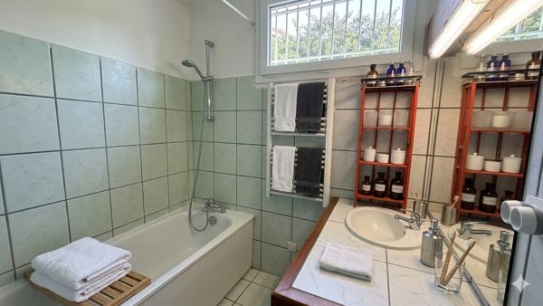 Maison  de plain pied A LOUER  avec double garage sur Les Martres De Veyre