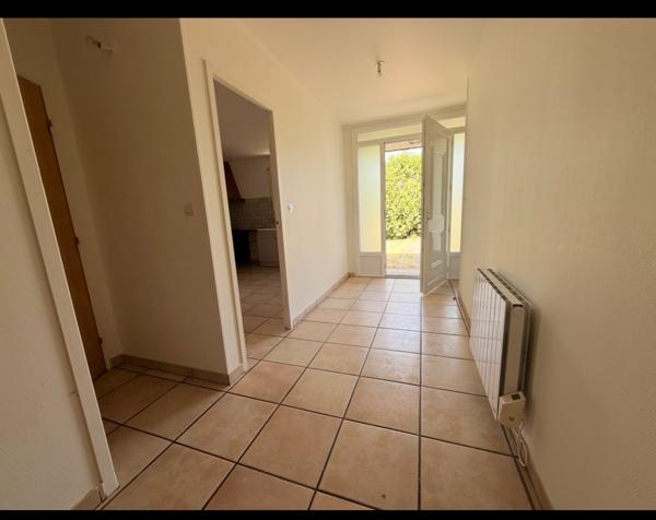 Maison  de plain pied A LOUER  avec double garage sur Les Martres De Veyre