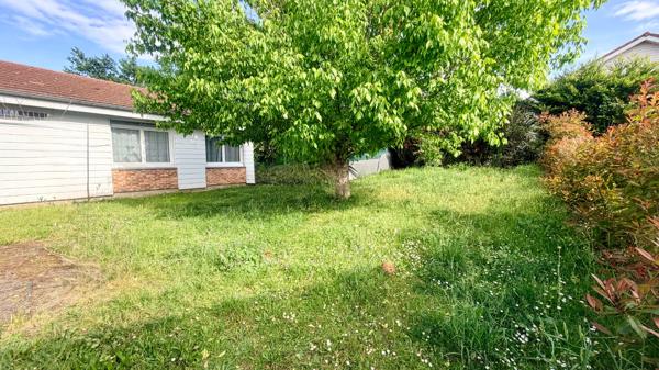 Maison  de plain pied A LOUER  avec double garage sur Les Martres De Veyre