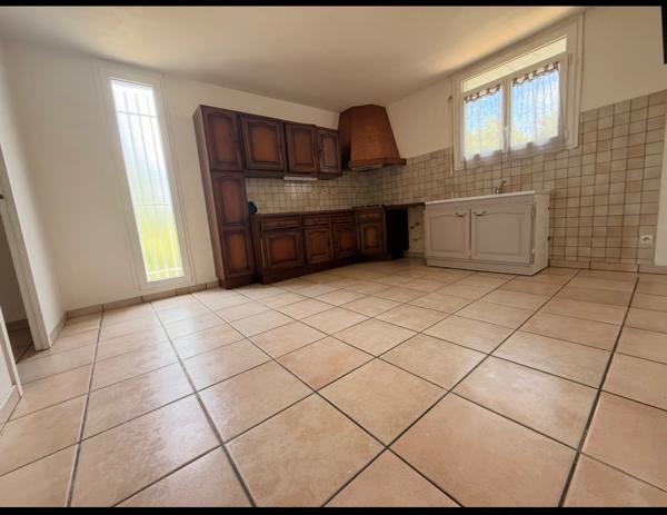 Maison  de plain pied A LOUER  avec double garage sur Les Martres De Veyre