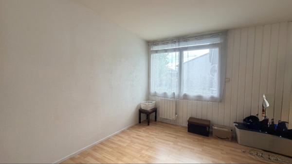 Maison  de plain pied A LOUER  avec double garage sur Les Martres De Veyre