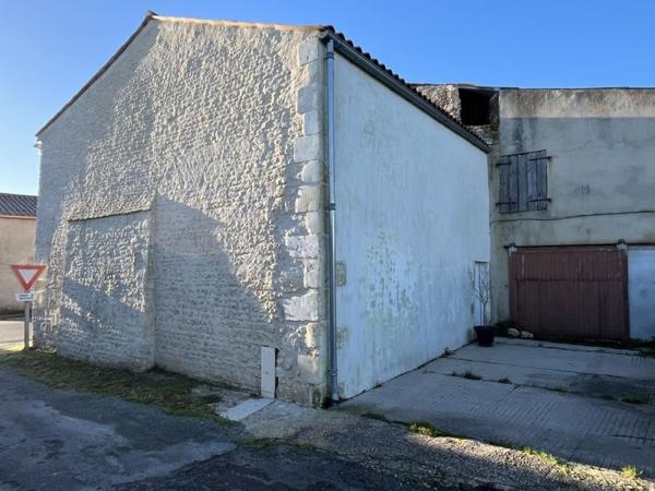 Parking à vendre 66 780 € Saint-Just-Luzac 44 m² DPE