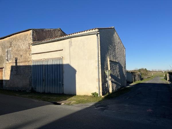 Parking à vendre 66 780 € Saint-Just-Luzac 44 m² DPE