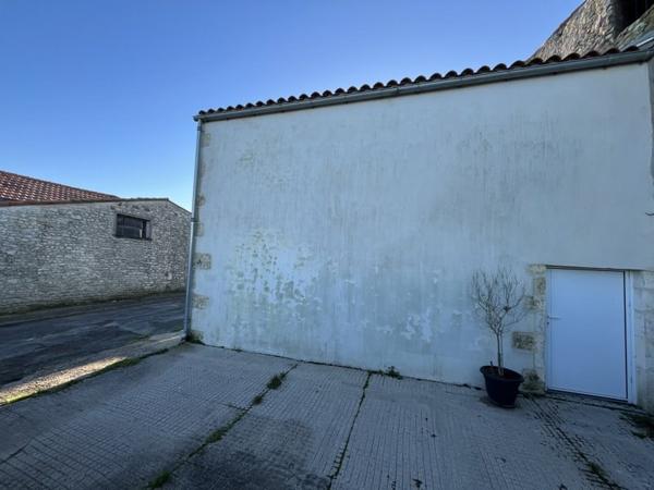 Parking à vendre 66 780 € Saint-Just-Luzac 44 m² DPE